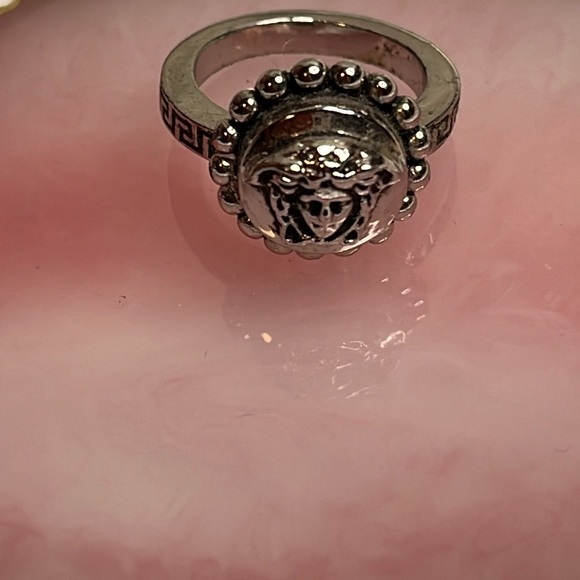 VERSACE VINTAGE MEDUSA RING - Picture 5 of 8
